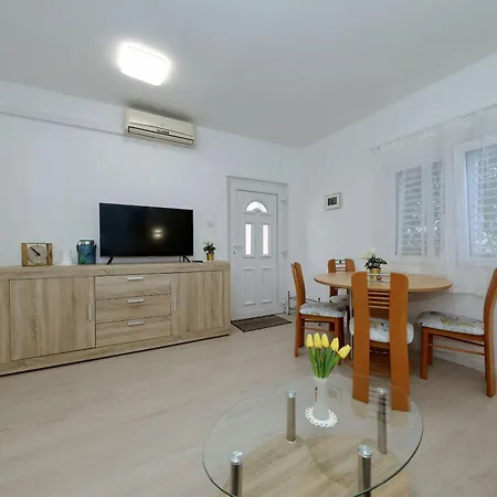 Zamalin Seaview Apartment Tribalj